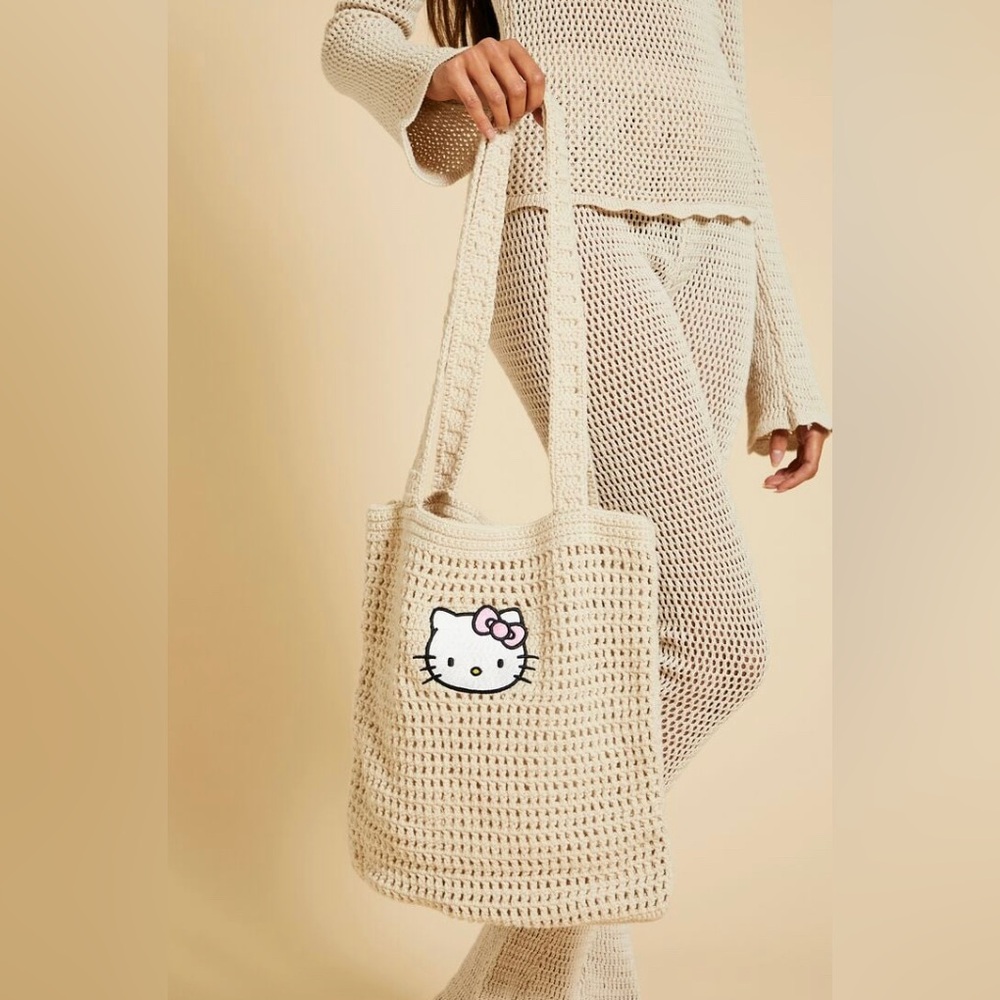 HELLO KITTY CROCHET TOTE BAG